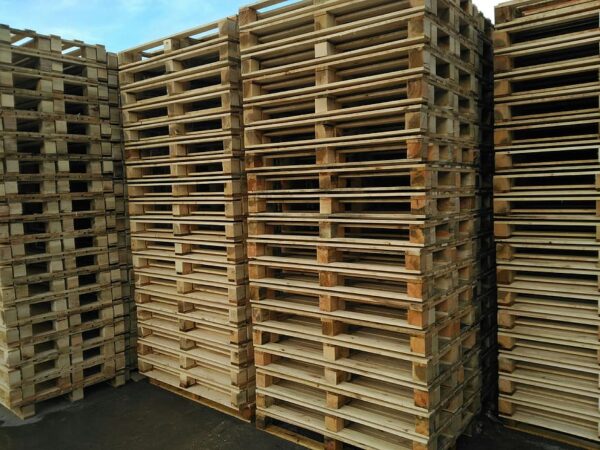 How to clean and maintain wooden pallets