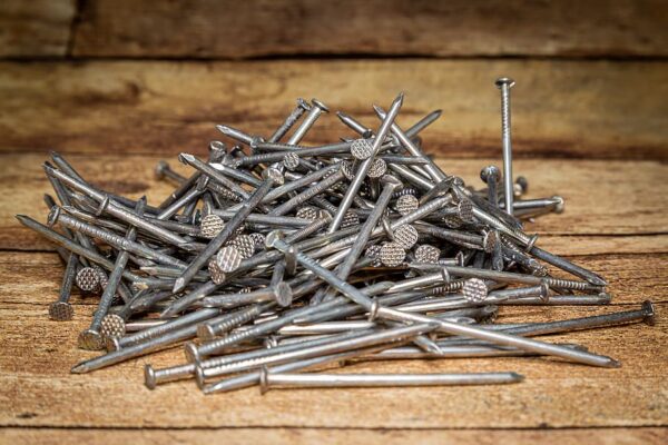 How to clean and maintain your mechanic nails