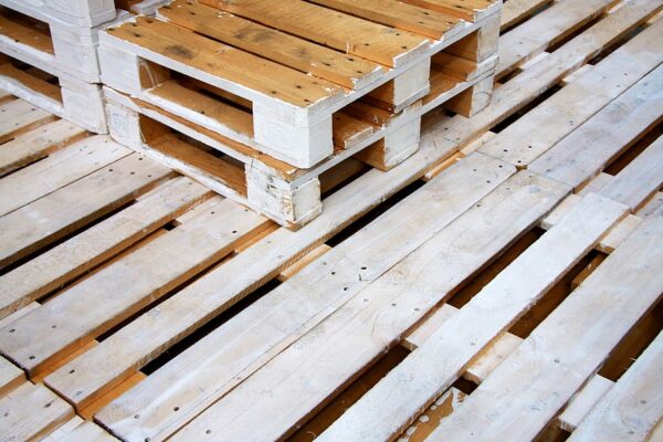 How to clean and sanitize wood pallets