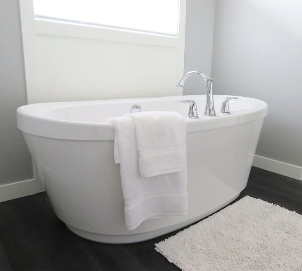 How to clean a painted bathtub for maximum hygiene