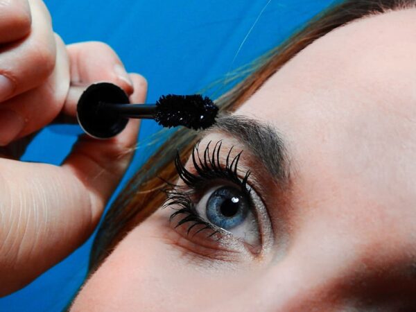 How to clean your eyelash extensions using micellar water