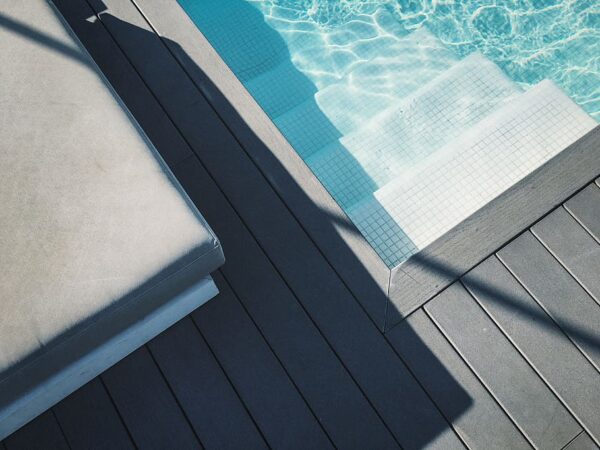 How to clean your pool ladder