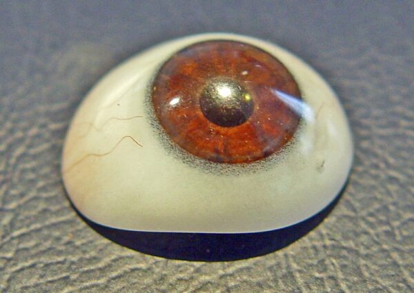How to clean your scleral contact lenses